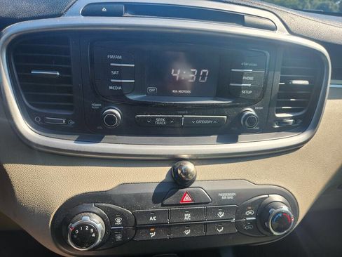 Used 2016 Kia Sorento FWD image 13