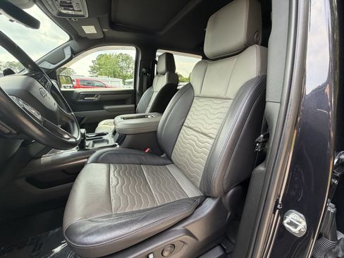 Used 2022 Chevrolet Silverado 1500 ZR2 w/ Technology Package AWD/4WD image 16