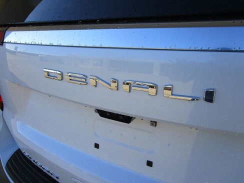 New 2026 GMC Yukon Denali w/ Denali Reserve Package RWD image 14