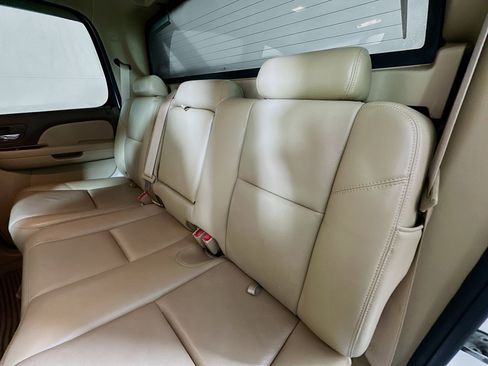 Used 2011 Chevrolet Avalanche LTZ image 25