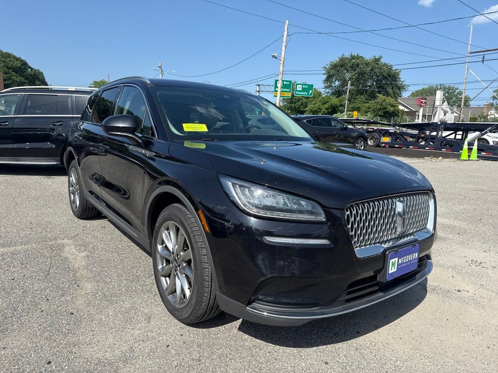 Used 2021 Lincoln Corsair AWD w/ Premium Package image 3