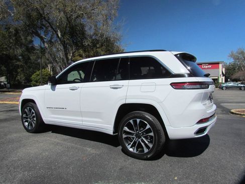 Used 2023 Jeep Grand Cherokee Overland w/ Luxury Tech Group IV image 7