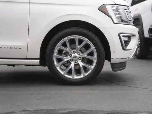 Used 2019 Ford Expedition Platinum image 16