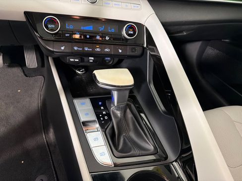 Used 2021 Hyundai Elantra Limited w/ Cargo Package image 18