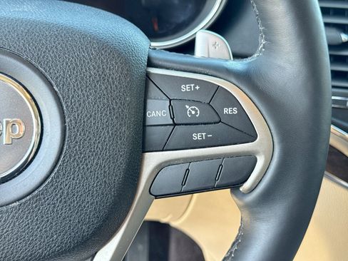 Used 2017 Jeep Grand Cherokee Limited AWD/4WD image 27