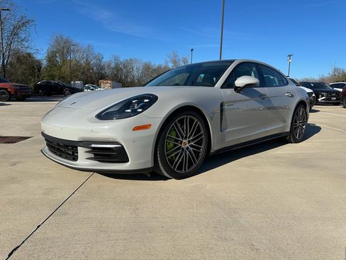 Used 2018 Porsche Panamera 4 image 1