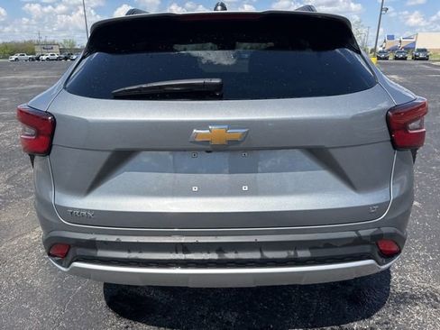 Used 2025 Chevrolet Trax LT w/ LT Convenience Package FWD image 5