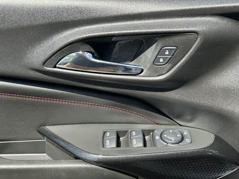 Used 2024 Chevrolet Trax RS w/ Sunroof Package FWD image 20