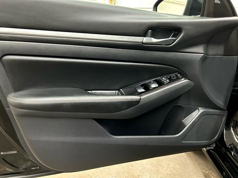 Used 2023 Nissan Altima 2.5 SV image 25