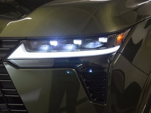 Used 2024 Lexus GX 550 w/ Accessory Package (Z1) image 11