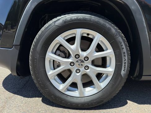 Used 2017 Jeep Cherokee Latitude w/ Safety/Convenience Group FWD image 47