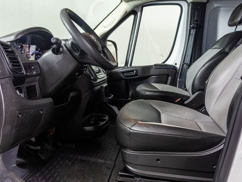 Used 2025 RAM ProMaster 2500 w/ Convenience Group FWD image 17