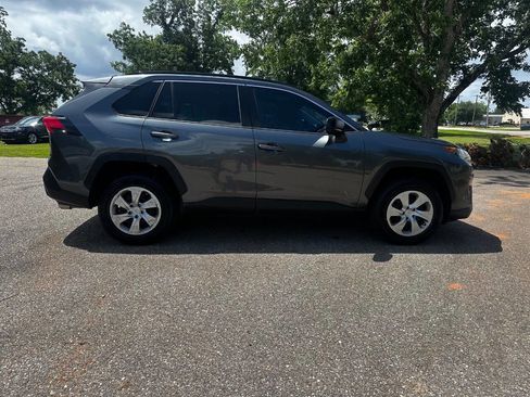 Used 2020 Toyota RAV4 LE FWD image 8