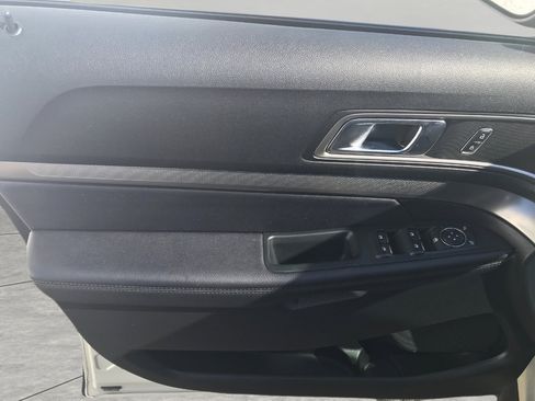 Used 2018 Ford Explorer XLT w/ Equipment Group 202A image 30