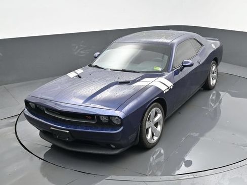 Used 2014 Dodge Challenger SXT Plus RWD image 18