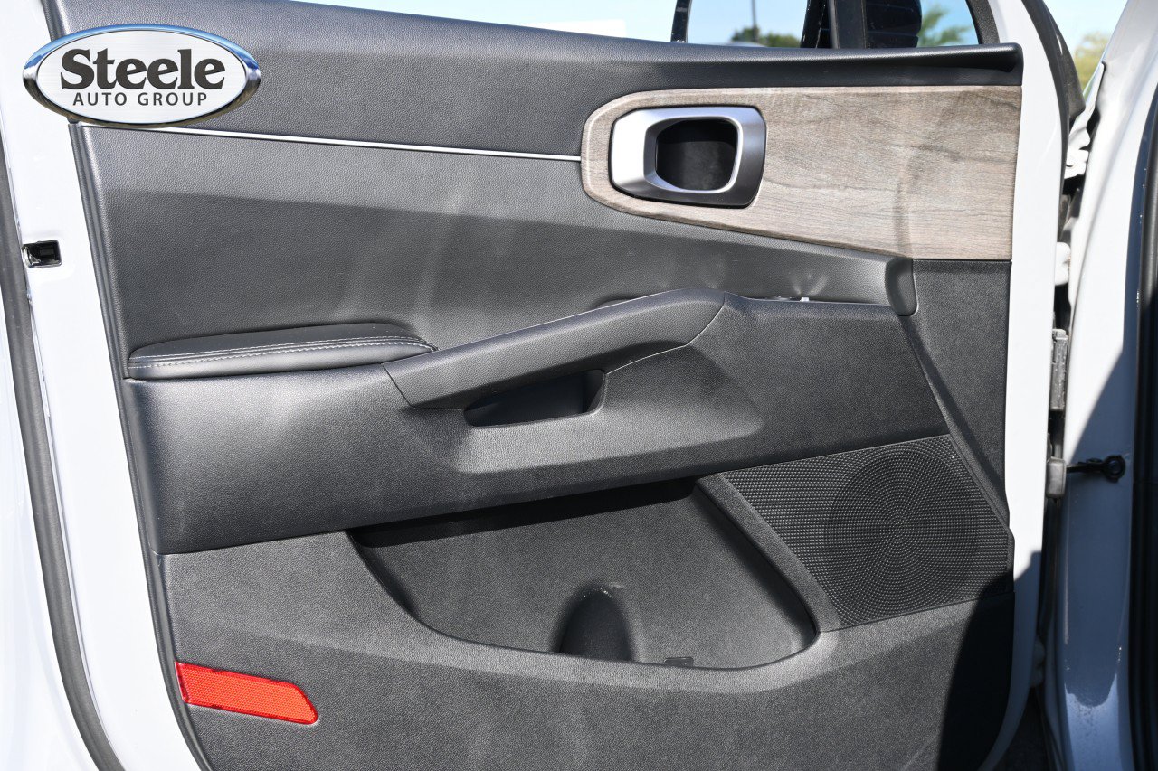 Used 2023 Kia Sorento EX w/ Panoramic Sunroof Package FWD image 19