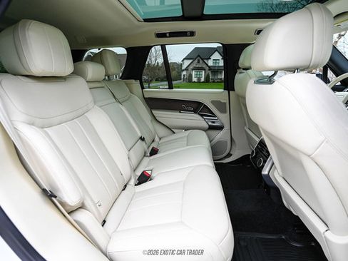 Used 2025 Land Rover Range Rover SE image 40