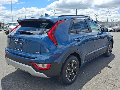 New 2026 Kia Niro EX FWD image 3