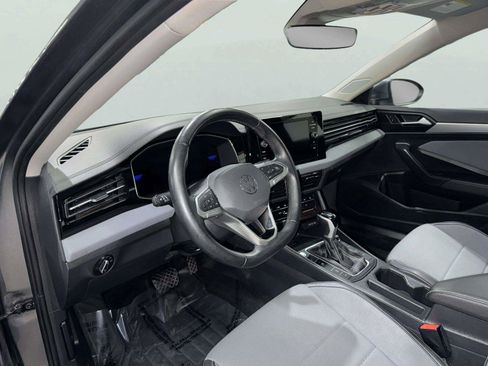 Used 2025 Volkswagen Jetta SE FWD image 11