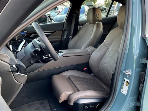 Used 2024 BMW 530i w/ Convenience Package image 28