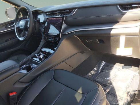 New 2025 Jeep Grand Cherokee L Limited w/ Black Appearance Package image 29