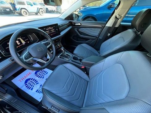 Certified 2025 Volkswagen Jetta SEL image 28