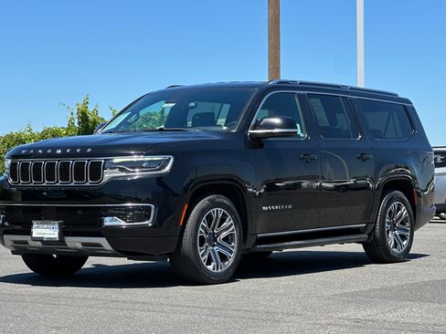 Certified 2023 Jeep Wagoneer L Series II AWD/4WD image 8