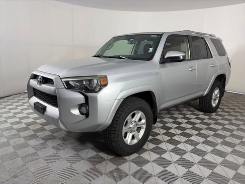 Used 2015 Toyota 4Runner SR5 AWD/4WD image 3