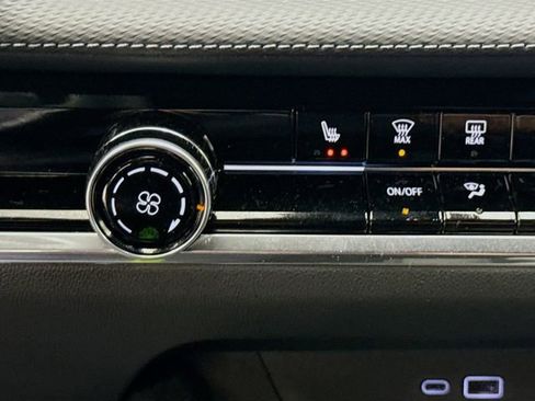 Used 2025 Chevrolet Equinox LT w/ Safety and Technology Package image 21