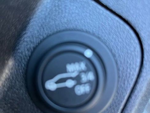 Used 2020 GMC Terrain SLE w/ GMC Pro Grade Package image 12