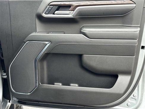 Used 2025 GMC Sierra 1500 SLT image 17
