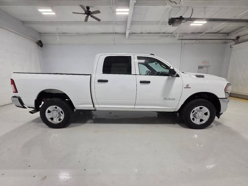 Used 2022 RAM 2500 Tradesman w/ Chrome Appearance Group AWD/4WD image 9