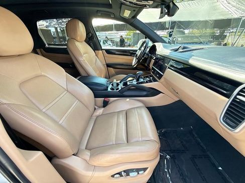 Used 2019 Porsche Cayenne S w/ Premium Plus Package AWD/4WD image 30