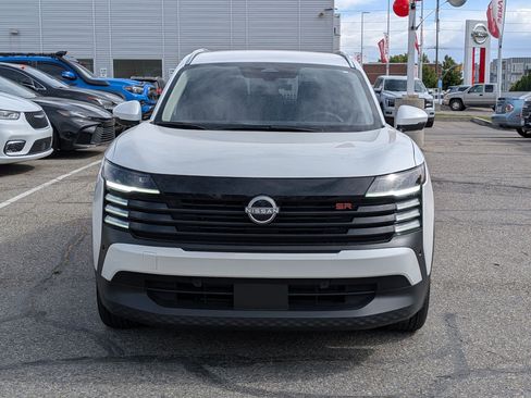 Used 2025 Nissan Kicks SR AWD/4WD image 11