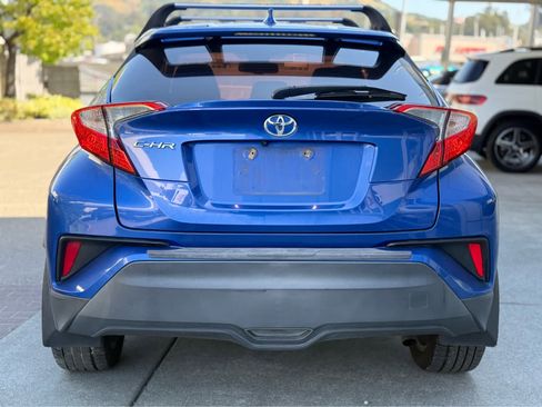 Used 2018 Toyota C-HR XLE FWD image 4