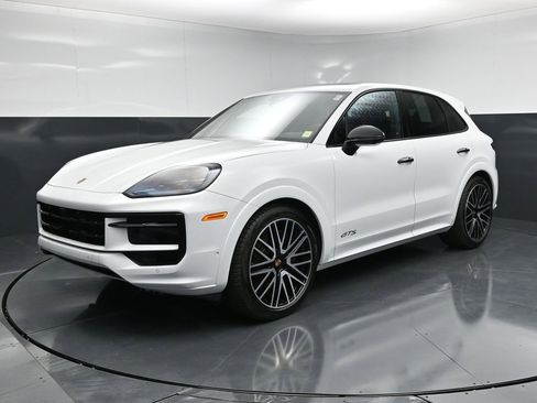 Certified 2025 Porsche Cayenne GTS AWD/4WD image 1