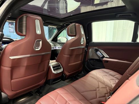 Used 2023 BMW 760i xDrive image 24