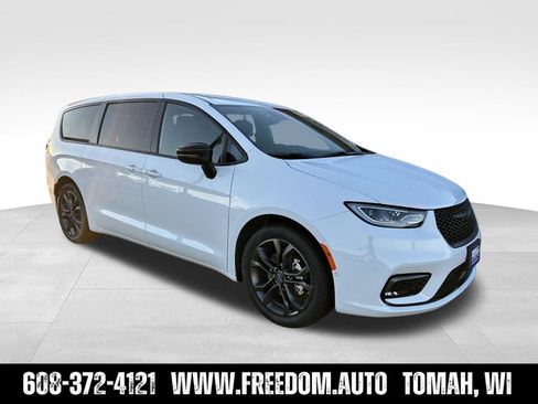 New 2026 Chrysler Pacifica Select FWD image 11