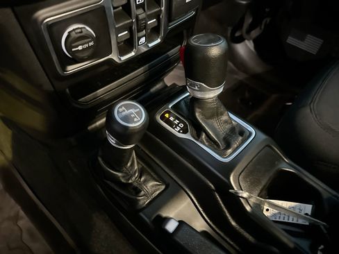 Used 2022 Jeep Wrangler Unlimited Sport image 19