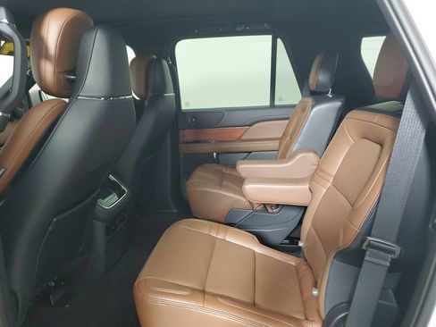 Certified 2024 Lincoln Navigator Reserve w/ Monochromatic Package AWD/4WD image 10
