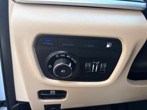 Used 2023 Jeep Grand Cherokee 4WD 4xe w/ Luxury Tech Group II image 17