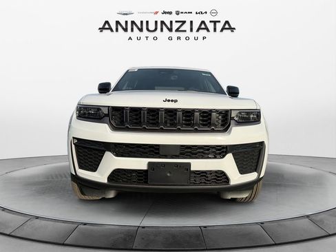 New 2026 Jeep Grand Cherokee Altitude image 8