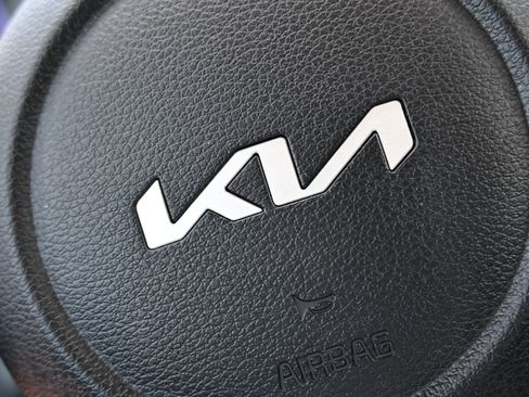 Used 2025 Kia Soul LX w/ LX Technology Package FWD image 29