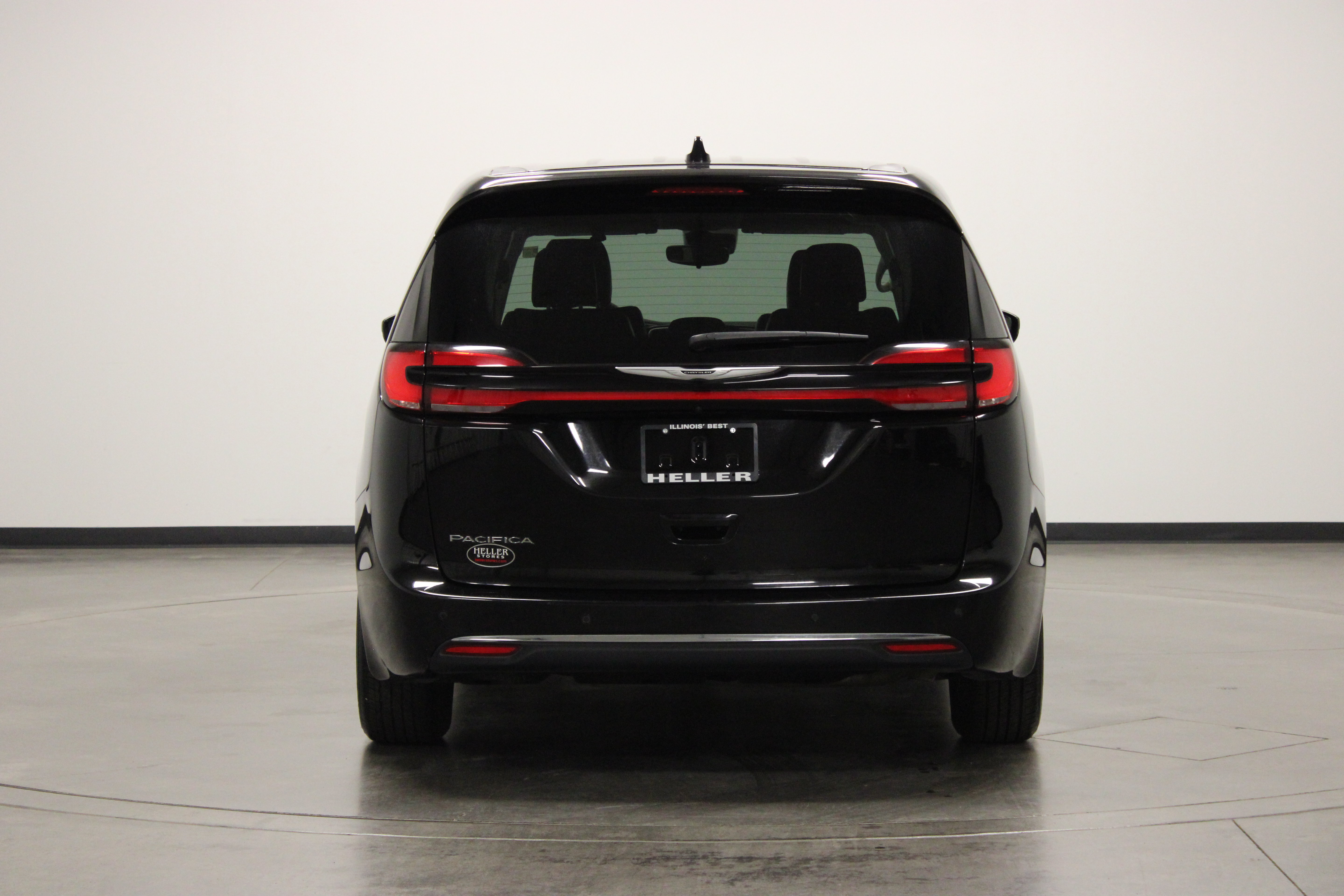 Used 2024 Chrysler Pacifica Touring-L FWD image 7