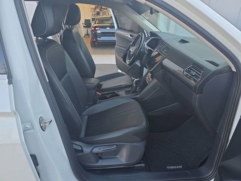 Used 2023 Volkswagen Tiguan SE w/ Panoramic Sunroof Package FWD image 21