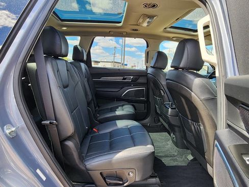 Used 2022 Kia Telluride SX w/ Nightfall Edition Package AWD/4WD image 16