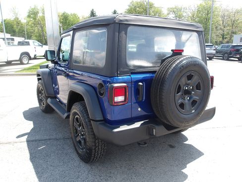 Used 2019 Jeep Wrangler Sport AWD/4WD image 5