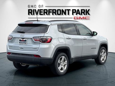 Used 2024 Jeep Compass Latitude image 3