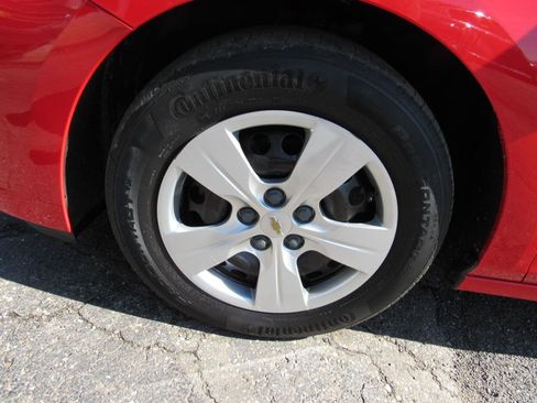 Used 2018 Chevrolet Cruze LS image 12