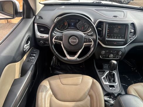 Used 2016 Jeep Cherokee Limited image 2